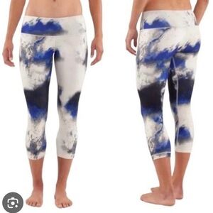 Lululemon Wunder Under Crop Leggings Size 6 Blue White Abstract Print Yoga Pants